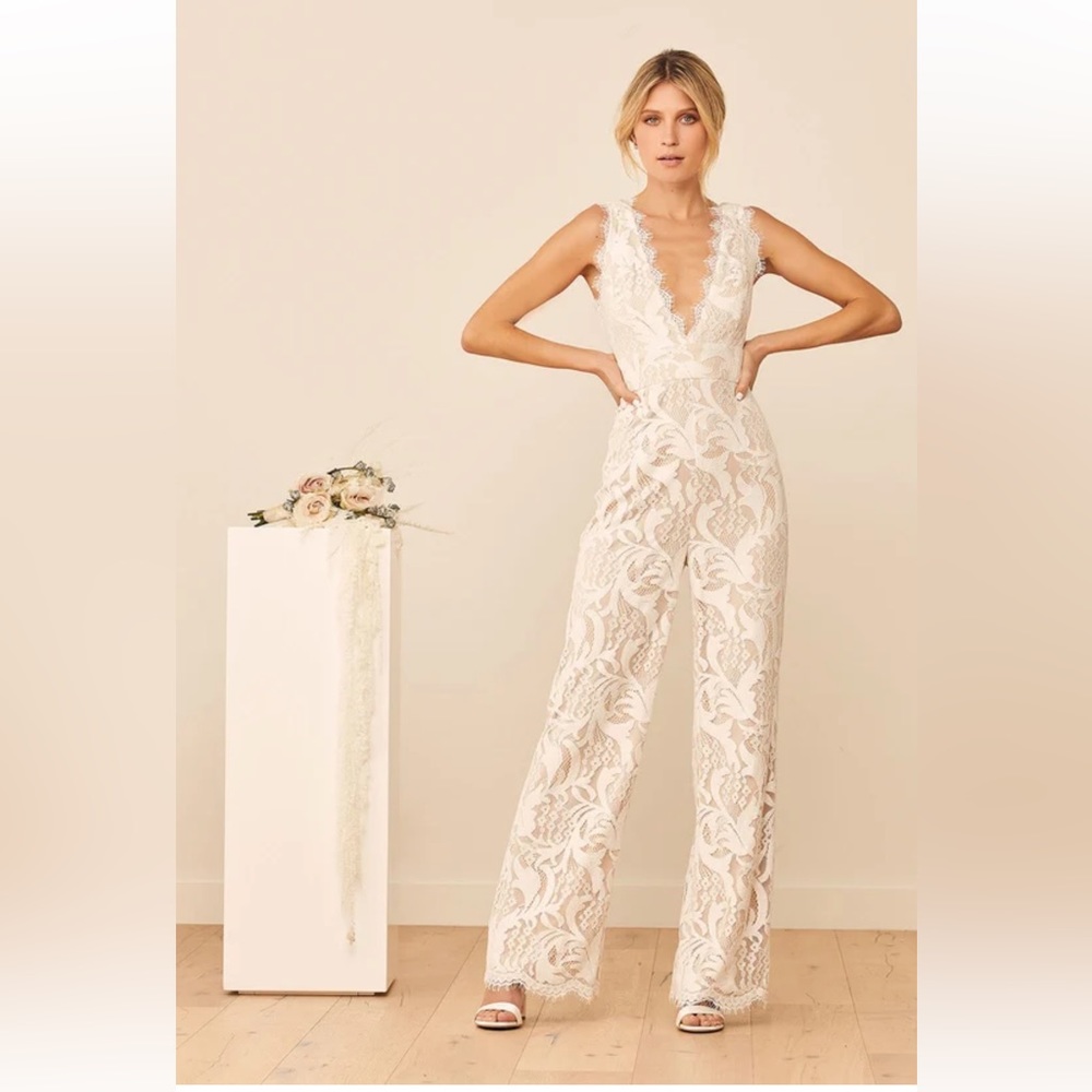 Lulu’s White Lace Jumpsuit. Size small. NWT.